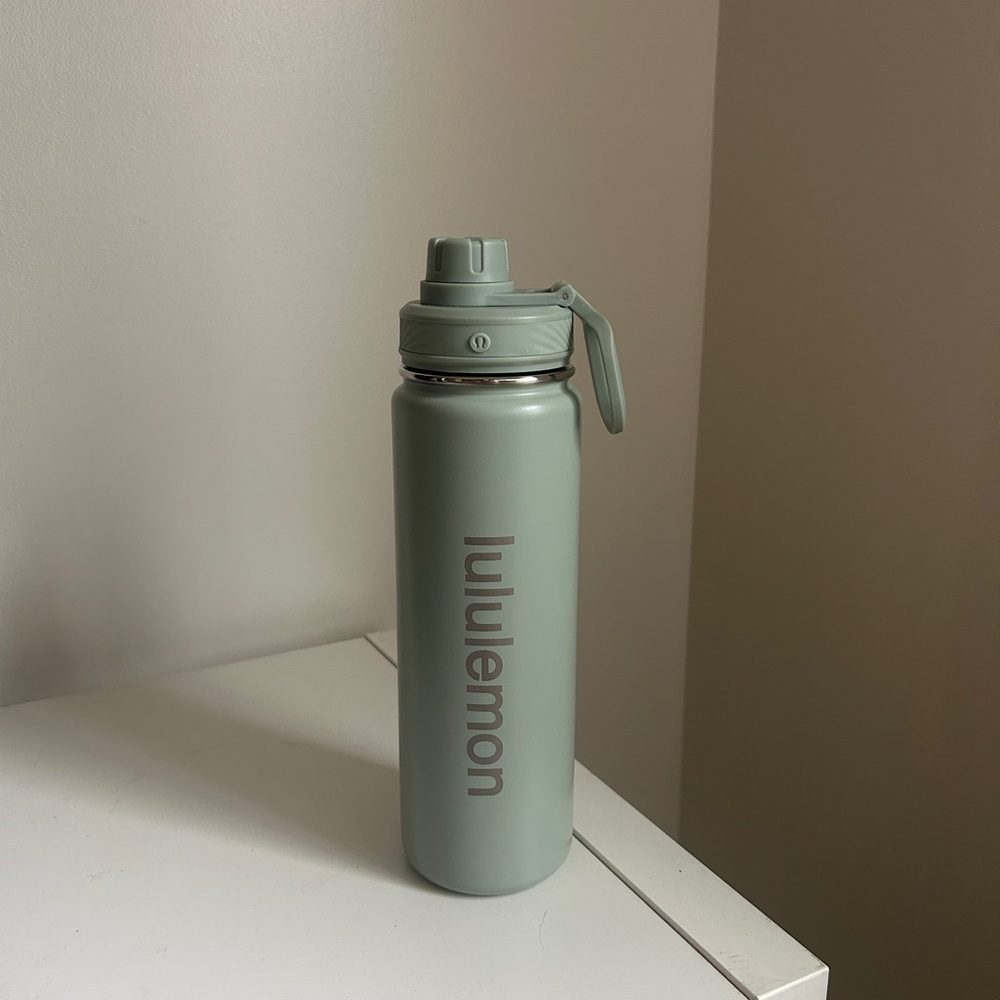 New Lululemon Back to Life Sports Water Bottle